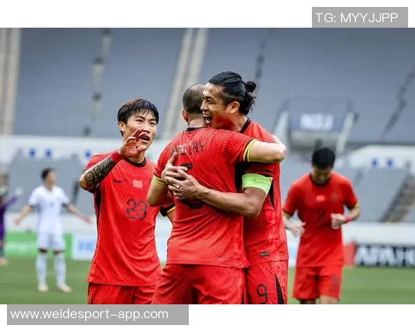 刘洋与张玉宁黄政宇等国足队友新年首训合影分享训练时光